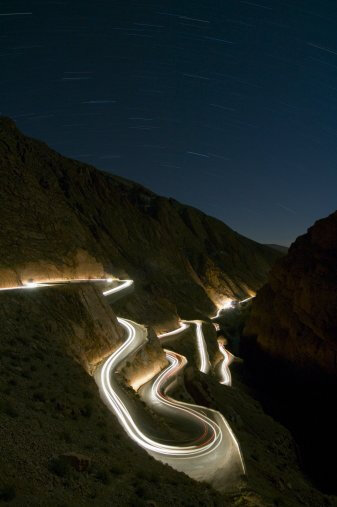 摩洛哥文化,概念,主题,旅行,运输_71449649_car light trails at night, winding curved mountain road, Dades, Gorge, Morocco, North Africa...