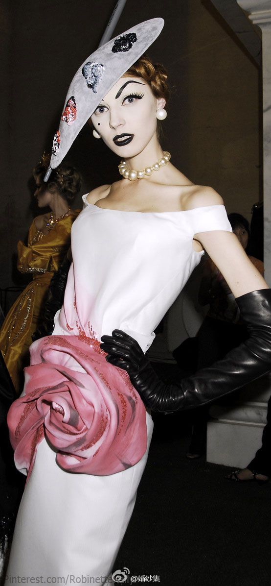 Dior Haute Couture by John Galliano，赋予服饰灵魂的艺术品。