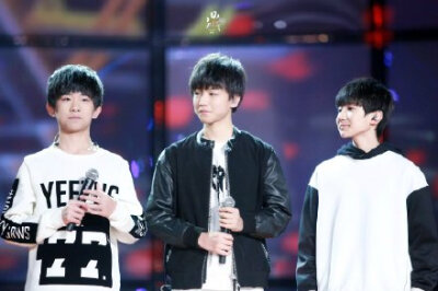 【祝#TFBOYS成军两周年#快樂 】 @TFBOYS-王俊凯 @TFBOYS-王源 @TFBOYS-易烊千玺 努力的小身影，讓每個人都看到了，夢想有被實踐的可能。有時候會想，是不是自認為成熟的我們，卻總太輕易放棄？粉絲們能不能分享是因…