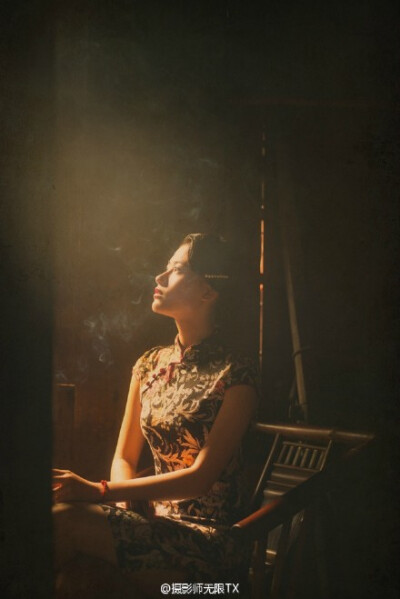 《彭镇老茶馆》一座老茶馆，一杯热清茶，这就是彭镇平民大众生活的一个缩写，值得品味。／出境@-沈婉兒 ／ 化妆造型@摄影师夏雨天 ／ 服装提供@19组阿满 ／ @微相册O网页链接 ／ @Youth疯子 @武藏桑 @POCO官方摄影社…