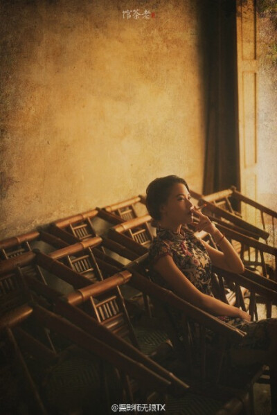 《彭镇老茶馆》一座老茶馆，一杯热清茶，这就是彭镇平民大众生活的一个缩写，值得品味。／出境@-沈婉兒 ／ 化妆造型@摄影师夏雨天 ／ 服装提供@19组阿满 ／ @微相册O网页链接 ／ @Youth疯子 @武藏桑 @POCO官方摄影社…