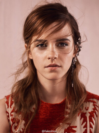 英国女星Emma Watson登上英国版《Vogue》2015年9月刊封面