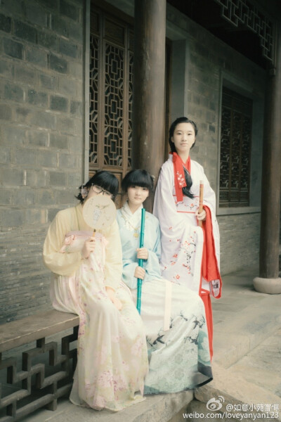 #汉服摄影# 服装：如意小苑、兰夜心、如梦霓裳 摄影：如意小苑