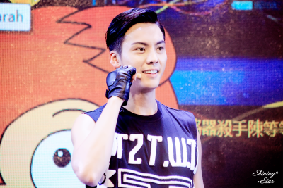 【陈伟霆】【cwt】【陈等等】140813 女皇首秀 Mini Live (图源： shiningstar1121.lofter.com 微博@SHINING_STAR-陈伟霆图博)