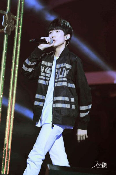 #TFBOYS# #TFBOYS_FansTime# 我的爱漫长，长过梦中的十里红妆，长过一生为你纵情荒唐，这一次不回头余生也要为你歌唱。LOFTER：O网页链接