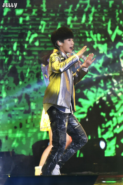 王源 150815 TFBOYS FANS TIME cr：屠屠张嘴吃果冻