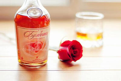 玫瑰之约~ 摩尔多瓦进口 Rose Brandy 玫瑰油白兰地力娇酒 500ml