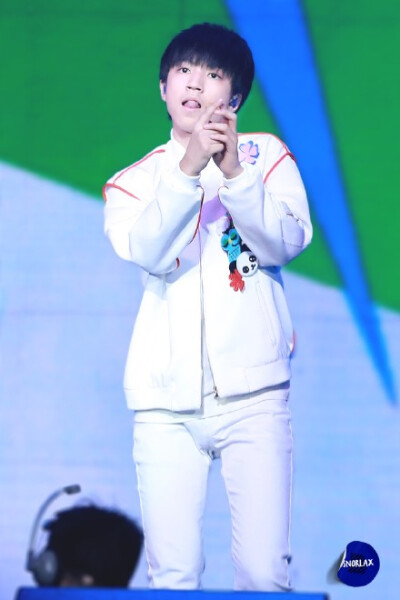 TFAlexander_团资源博 #TFBOYS齐当大梦想家# #TFBOYS王俊凯# 150815 两周年FM 高清2P O网页链接 @东北王俊凯 #王俊凯# 凯大哥我错喽再也不喊你儿子了你是我亲大哥@TFBOYS-王俊凯