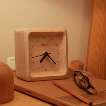 本来设计beladesign 原木质时尚创意台钟摆钟闹钟 静音 座钟 原创