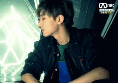 #朴灿烈男友力# #丛林王子朴灿烈# #CHANYEOL# 霸道起来让人感到他眼里只有你的受宠若惊，温柔起来像是整个人浸在棉花糖里一样甜蜜又安心，看他的第一眼便心动到仿若遇见初恋。这样一个男友力Max的朴灿烈 ，走向你的…