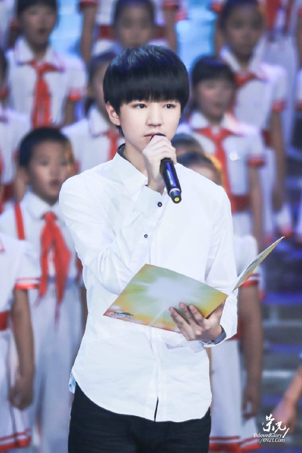 Escort胯胯 //@左左左zo: @BelovedGloryWJK荣光 #王俊凯# #TFBOYS王俊凯#【150820 开学第一课】少年振衣，岂不可作千里风帆看。少年瞬目，亦可壮作万古清流响。当随俊凯弘扬中国少年之精神，做中国未来之栋梁K阳光宅男(Live)