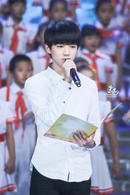 Escort胯胯 //@左左左zo: @BelovedGloryWJK荣光 #王俊凯# #TFBOYS王俊凯#【150820 开学第一课】少年振衣，岂不可作千里风帆看。少年瞬目，亦可壮作万古清流响。当随俊凯弘扬中国少年之精神，做中国未来之栋梁K阳光宅男(Live)