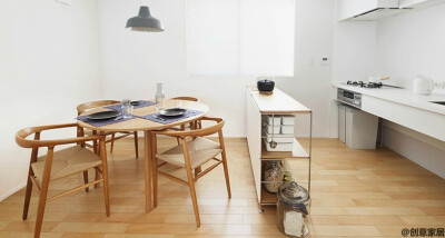 MUJI 跨界建筑设计领域，以明亮和简约为最大诉求，从里到外充满 MUJI 的独特风格。