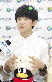 #易烊千玺# #易烊千玺献声小王子# 晕倒在梨涡里。