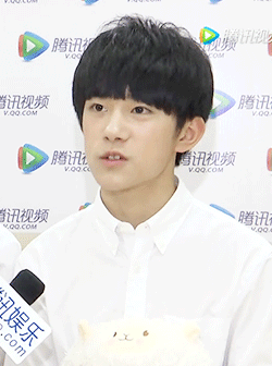 #易烊千玺# #易烊千玺献声小王子# 晕倒在梨涡里。