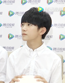 #易烊千玺# #易烊千玺献声小王子# 晕倒在梨涡里。