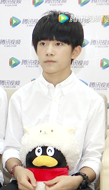 #易烊千玺# #易烊千玺献声小王子# 晕倒在梨涡里。