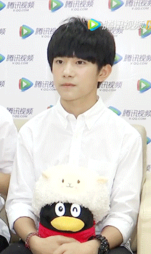 #易烊千玺# #易烊千玺献声小王子# 晕倒在梨涡里。