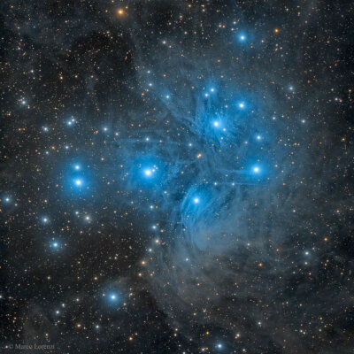 昴宿星团 M45，位于金牛座方向。