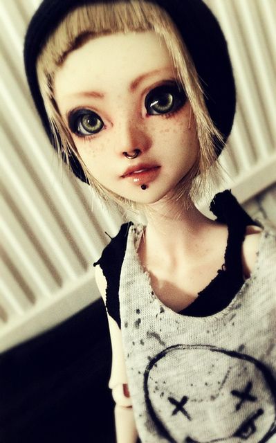 Lucy -- people are making their own punk rock dolls up to 30&amp;quot;. Very asian - very realistic, ball jointed (bjd -= ball jointed doll ) --: