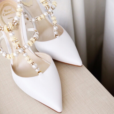  #水晶婚鞋#lace -- a name -- a shoe -- that is timeless! Santy and Roni's Wedding Photos140 #珍珠控#。白色婚鞋。曦 @晨曦小径