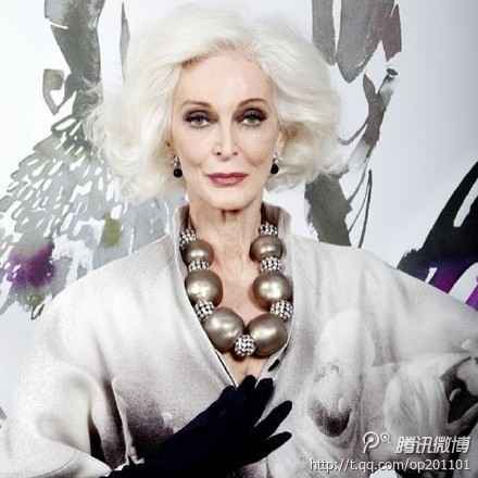 已经84岁的美国超模Carmen Dell Orefice，岁月带不走她的优雅，时间也拿她无可奈何，希望自己老了也能像她这样