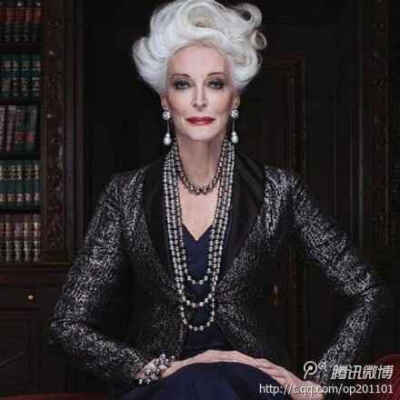 已经84岁的美国超模Carmen Dell Orefice，岁月带不走她的优雅，时间也拿她无可奈何，希望自己老了也能像她这样