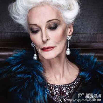 已经84岁的美国超模Carmen Dell Orefice，岁月带不走她的优雅，时间也拿她无可奈何，希望自己老了也能像她这样