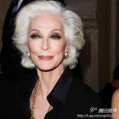 已经84岁的美国超模Carmen Dell Orefice，岁月带不走她的优雅，时间也拿她无可奈何，希望自己老了也能像她这样