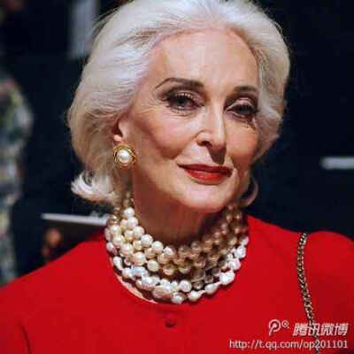 已经84岁的美国超模Carmen Dell Orefice，岁月带不走她的优雅，时间也拿她无可奈何，希望自己老了也能像她这样