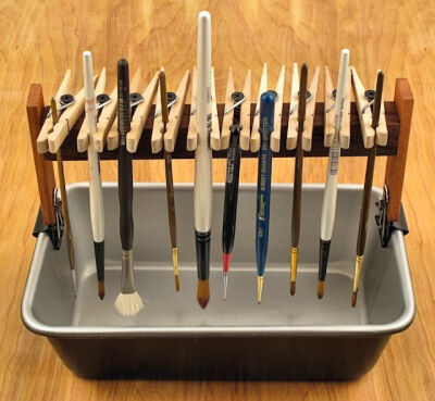 Paint brush tray. I don't do much painting anymore but I may need to make this for my makeup brushes...: