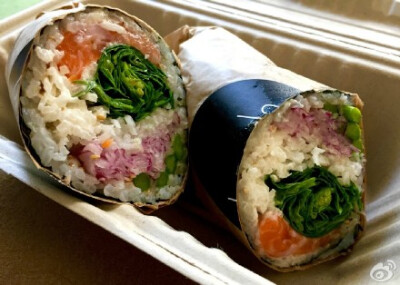 国外创新的一种食物：Sushirrito，寿司（Sushi)和 墨西哥卷（Burrito)的合体！