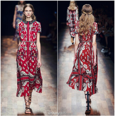 Valentino S/S 2015┃源起18世纪意大利的古典美学，迷人的古董级贵族印花丝巾图纹造衣裙，雪纺刺绣间美得浪漫绚烂....