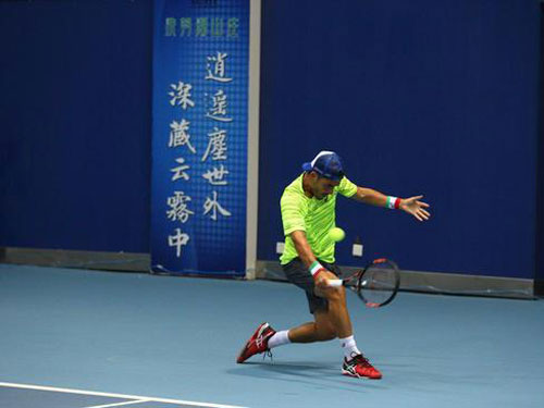 2015ATP中国国际网球挑战赛南昌站重头戏--单打决赛在今天落下帷幕。5号种子、德国名将格约维茨克表现传奇英勇，他仅耗时50分钟就以6-2/6-1横扫以色列黑马温特劳布，夺得了本站比赛单打冠军！