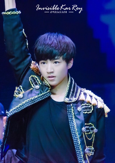 #王俊凯# 十六岁第一天的王俊凯 生日快乐@TFBOYS-王俊凯