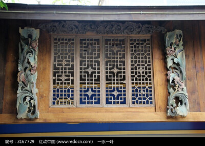 中国式花纹镂空窗户图片