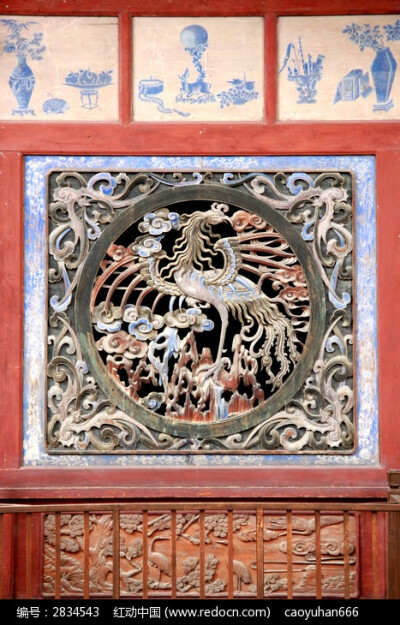 伏羲庙正殿木窗的凤凰图案雕刻图片