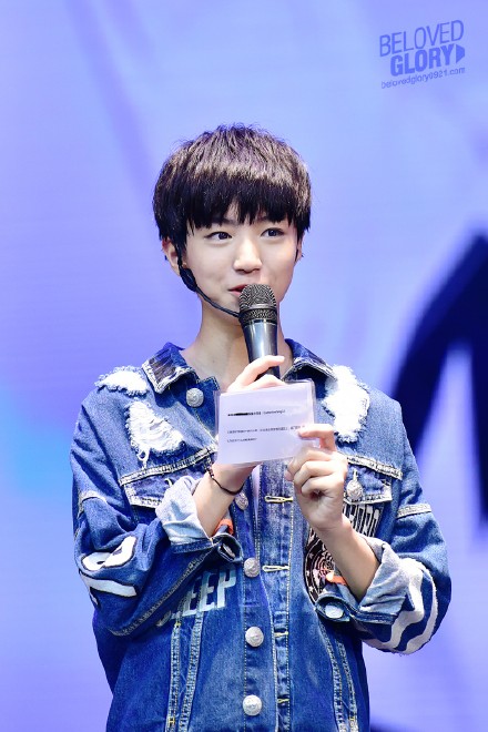 #王俊凯# #TFBOYS王俊凯#【150919 王俊凯生日会】奥利奥奶茶，彩虹跳跳糖，草莓慕斯配热巧克力，大概这些甜蜜都比不上我眼中的你@TFBOYS-王俊凯 K星光游乐园