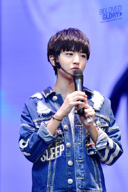 #王俊凯# #TFBOYS王俊凯#【150919 王俊凯生日会】奥利奥奶茶，彩虹跳跳糖，草莓慕斯配热巧克力，大概这些甜蜜都比不上我眼中的你@TFBOYS-王俊凯 K星光游乐园