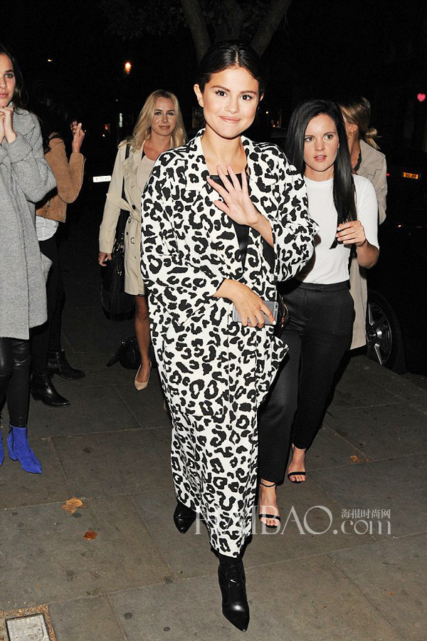 Selena Gomez穿皮衣、皮裤、豹纹外套在伦敦夜出