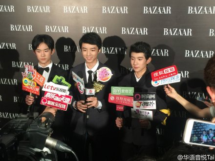 #2015BAZAAR明星慈善夜# 小伙伴们！前线一手照片新鲜送上！~#鹿晗# 有意思的鹿哥一直很帅气~#TFBOYS# 三小只换上西装有没有成熟了几分~#井柏然# 井宝身穿墨绿西装，侧颜太苏！期待我们之后的高清图吧！#慈善无憾，为你而战#