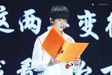 #俊兔邀你吃月饼，管饱##王俊凯歌舞赏圆月# 150815 TFBOYS两周年见面会1-2 O网页链接 O网页链接 很抱歉拖了那么久 会陆续更新的~祝大家中秋节快乐!!!