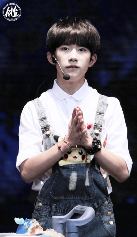 #TFBOYS易烊千玺# 唇角微翘漩窝隐现双瓣魔语。 KLove With You-TFBOYS