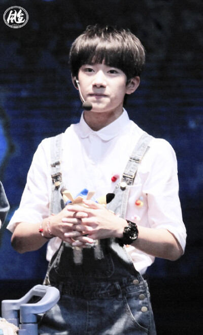 #TFBOYS易烊千玺# 唇角微翘漩窝隐现双瓣魔语。 KLove With You-TFBOYS