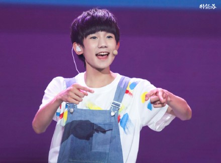 #TFBOYS川湘贺中秋# 你的笑比月饼还要甜，@TFBOYS-王源 中秋节快乐！