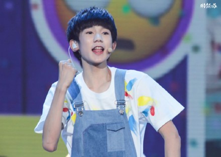 #TFBOYS川湘贺中秋# 你的笑比月饼还要甜，@TFBOYS-王源 中秋节快乐！