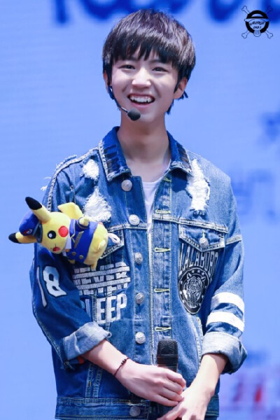 #王俊凯921十六岁生日快乐# 帅度921%甜度921%的大哥生日快乐