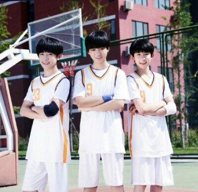 #TFBOYS# [ 官宣整理归档 ] 含《少年说》+《Love With You》+《剩下的盛夏》mv+《剩下的盛夏》+《大梦想家》+《宠爱》共21P（色差大请戳lof收全部图片）→O网页链接前段时间太忙了根本没时间，这次趁着国庆假期就干…