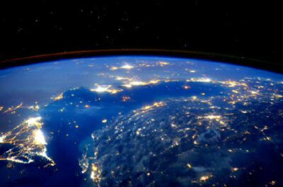宇航员Scott Kelly：“在空间站的181天，在阿拉伯海湾的阿拉伯之夜，晚安！”