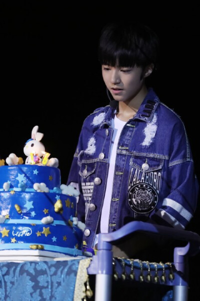 我们俊俊16岁生日快乐 @TFBOYS-王俊凯